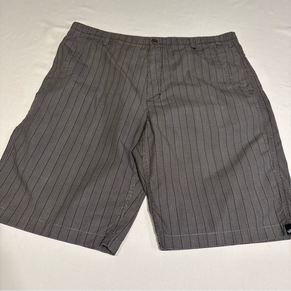 VANS Shorts Mens 38 Gray Striped Bermuda Skater Flat Front 12" Inseam Skate Y2K